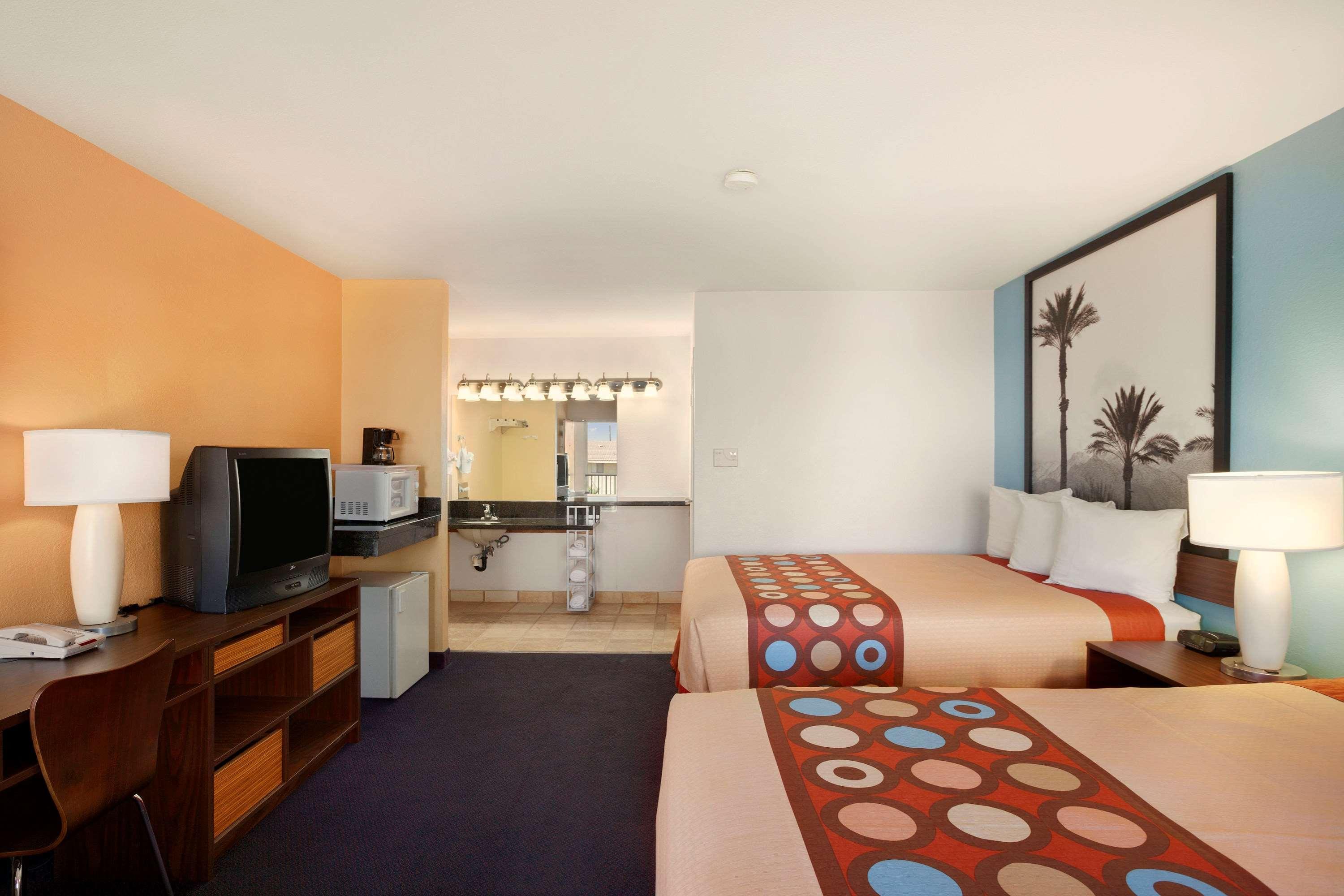 Hotel Super 8 By Wyndham Indio Exteriér fotografie