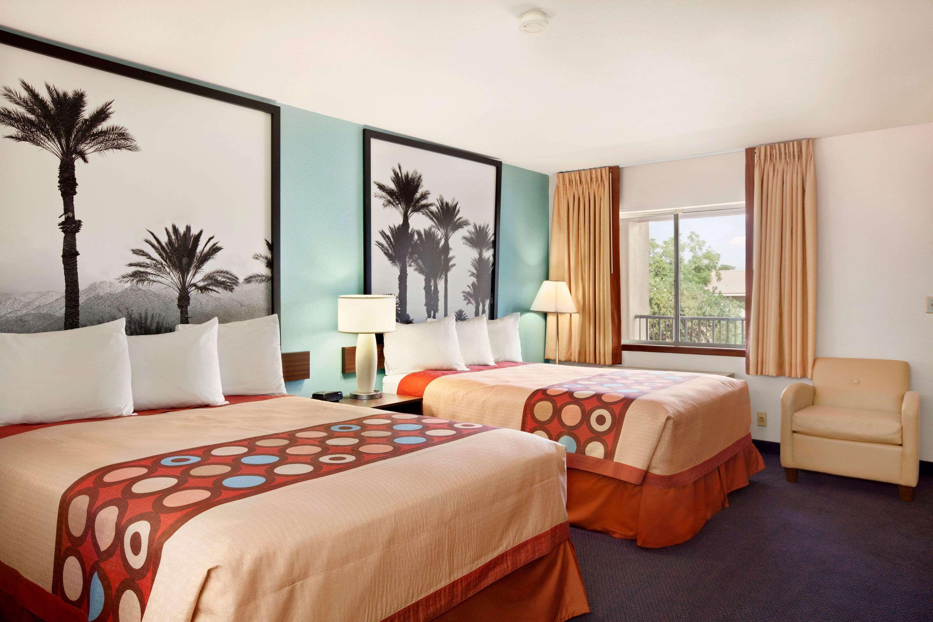 Hotel Super 8 By Wyndham Indio Exteriér fotografie