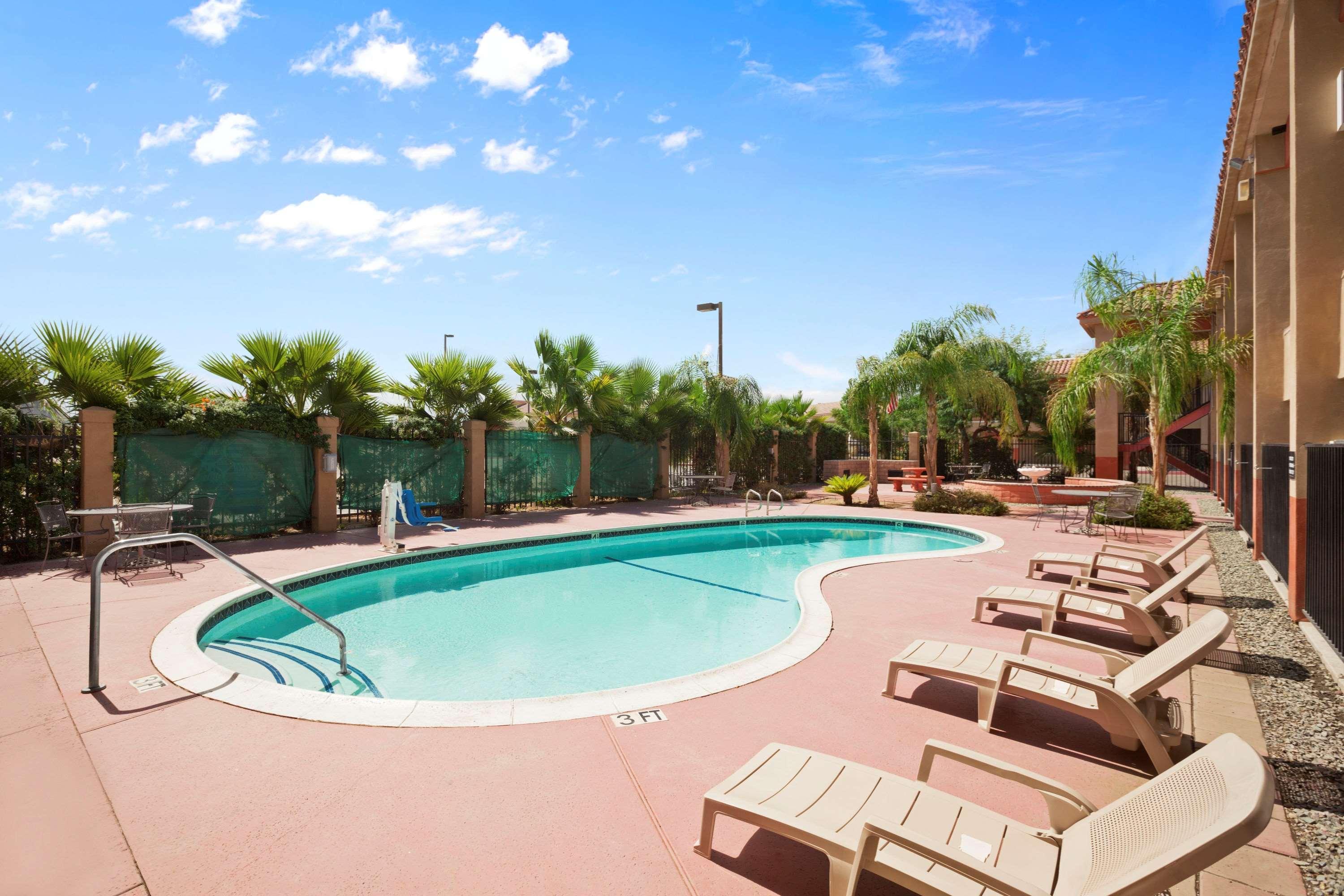 Hotel Super 8 By Wyndham Indio Exteriér fotografie