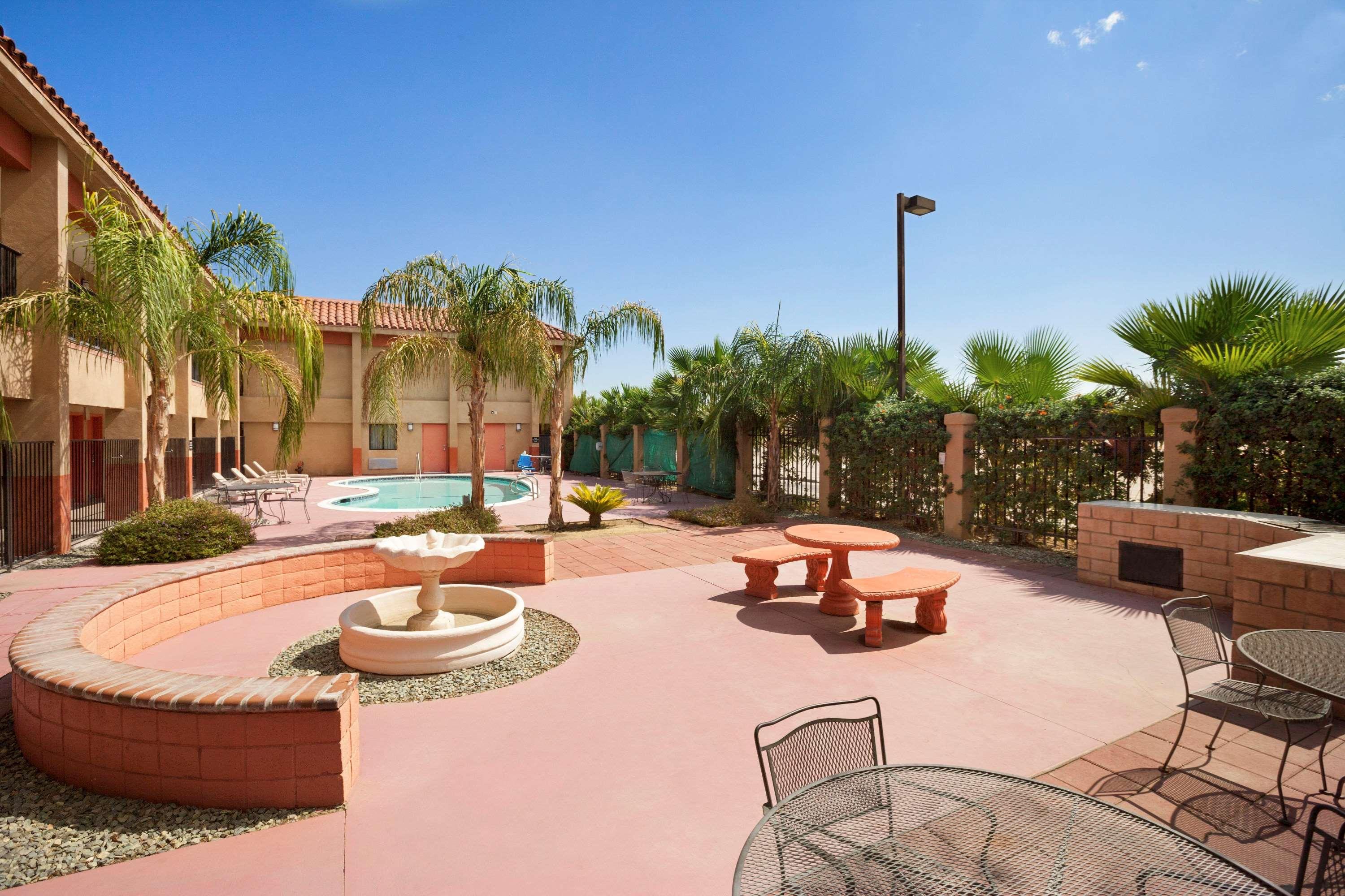 Hotel Super 8 By Wyndham Indio Exteriér fotografie