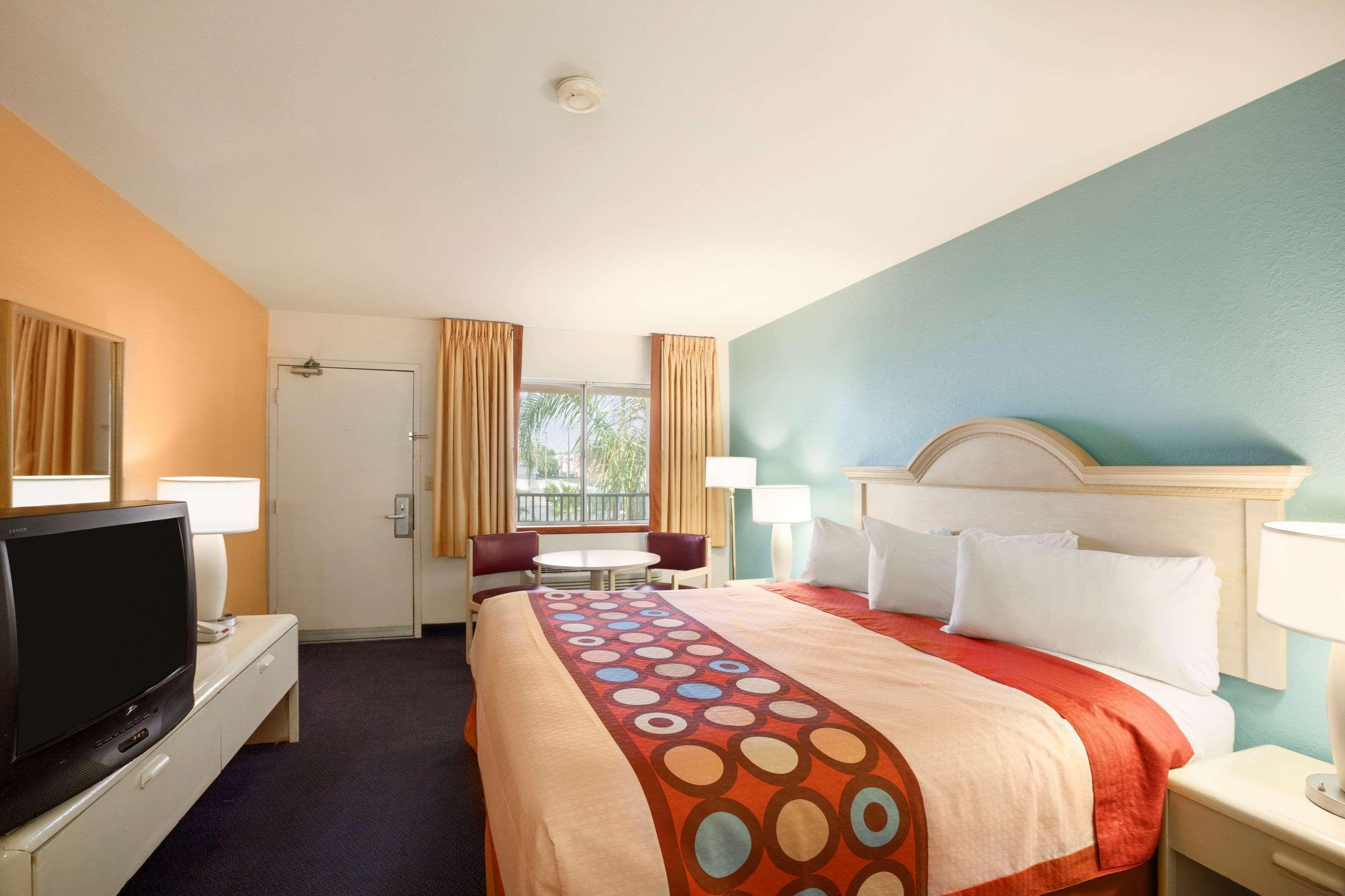 Hotel Super 8 By Wyndham Indio Exteriér fotografie